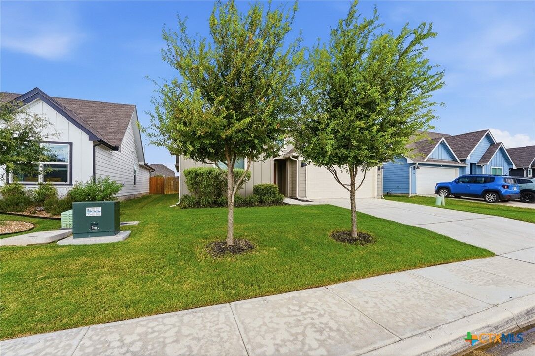 Property Photo:  208 Ida Loop  TX 78155 
