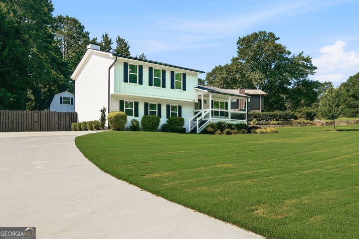 Property Photo:  880 The Circle  GA 30043 