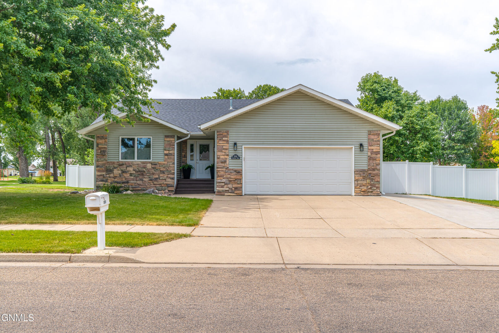 Property Photo:  3501 Sandpiper SE  ND 58554 