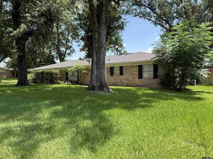 Property Photo: 1302 Woodland Hills Dr. TX 75701