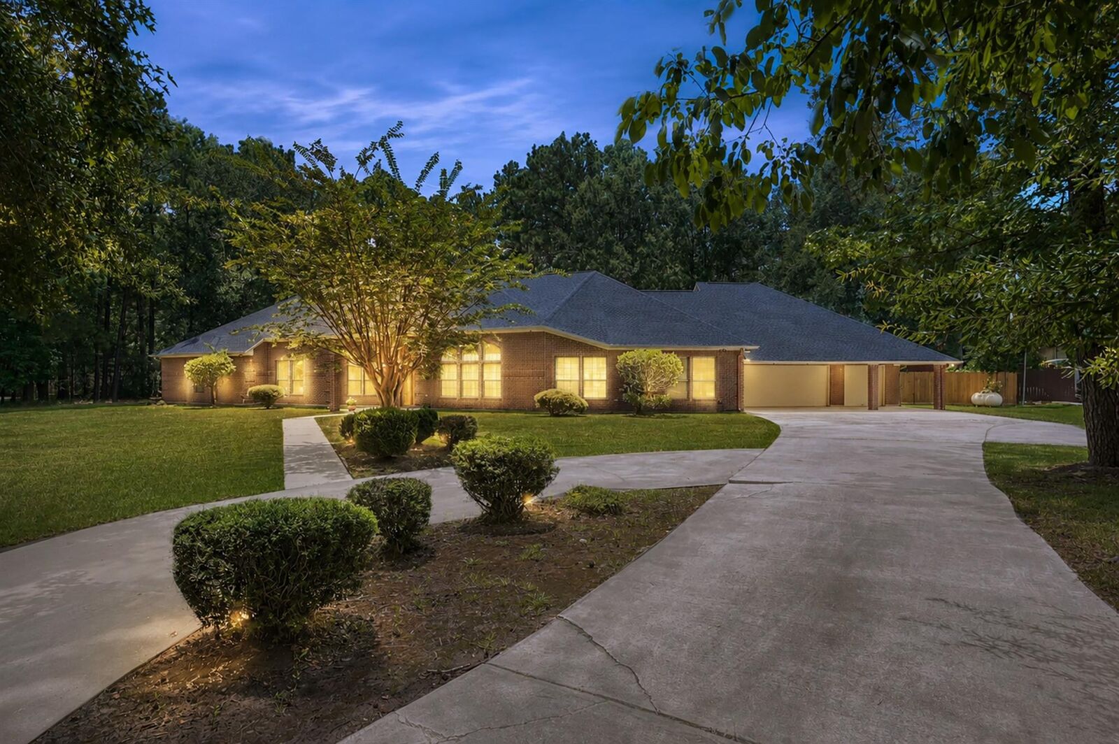 Property Photo: 910 Commons Way Court TX 77336