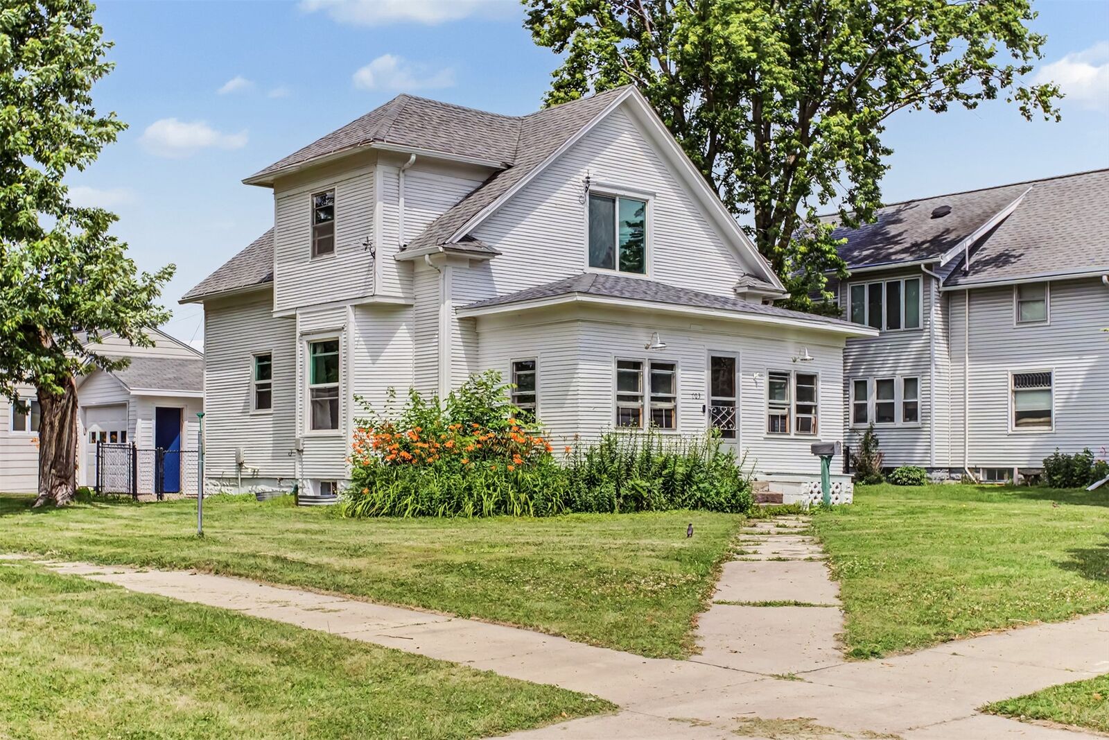 Property Photo: 703 Pennsylvania Avenue IA 50248