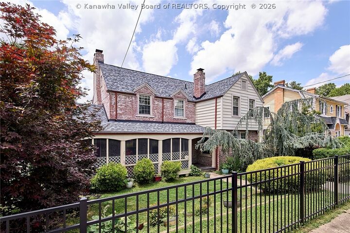 Property Photo:  901 Somerset Drive  WV 25302 