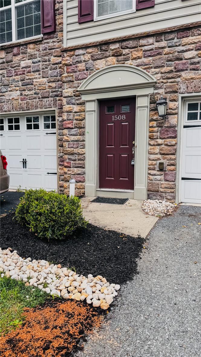 Property Photo: 1508 Brookstone Place PA 18055