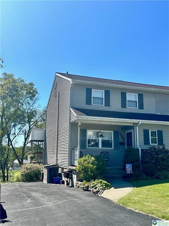 Property Photo:  907 Lenape Circle  PA 18032 