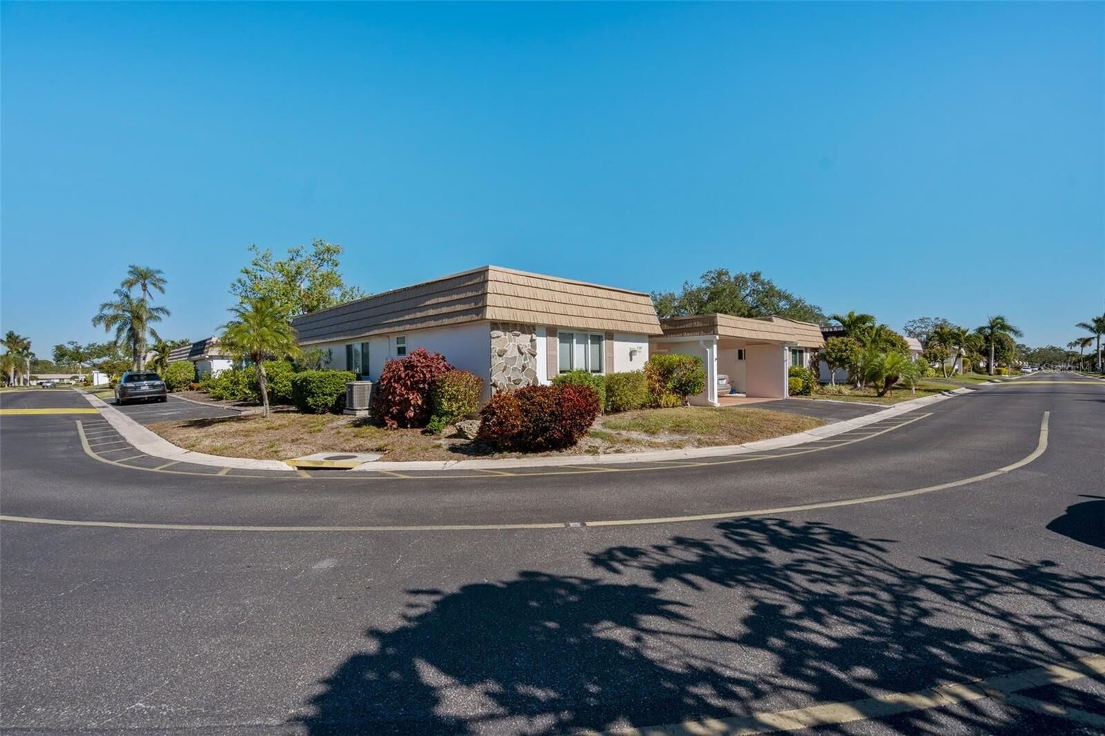 Property Photo:  2305 Riverbluff Parkway V256  FL 34231 