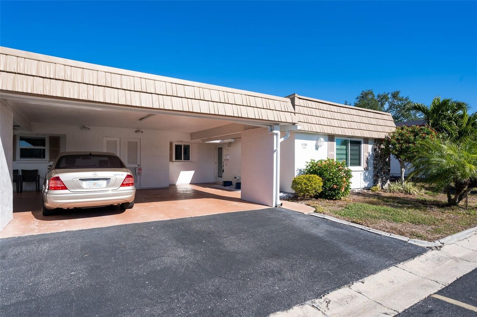 Property Photo:  2305 Riverbluff Parkway V256  FL 34231 