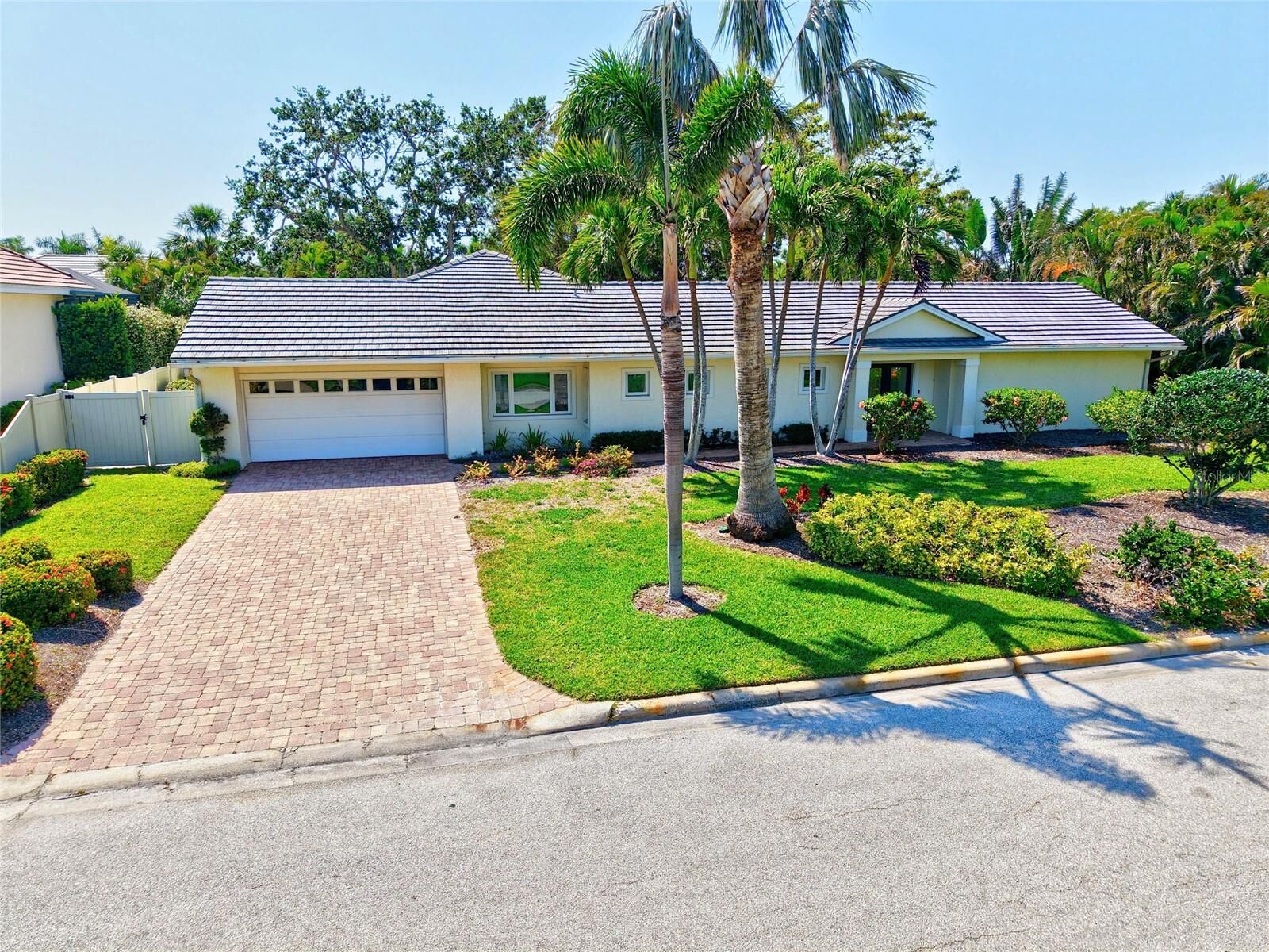 Property Photo:  606 Owl Way  FL 34236 