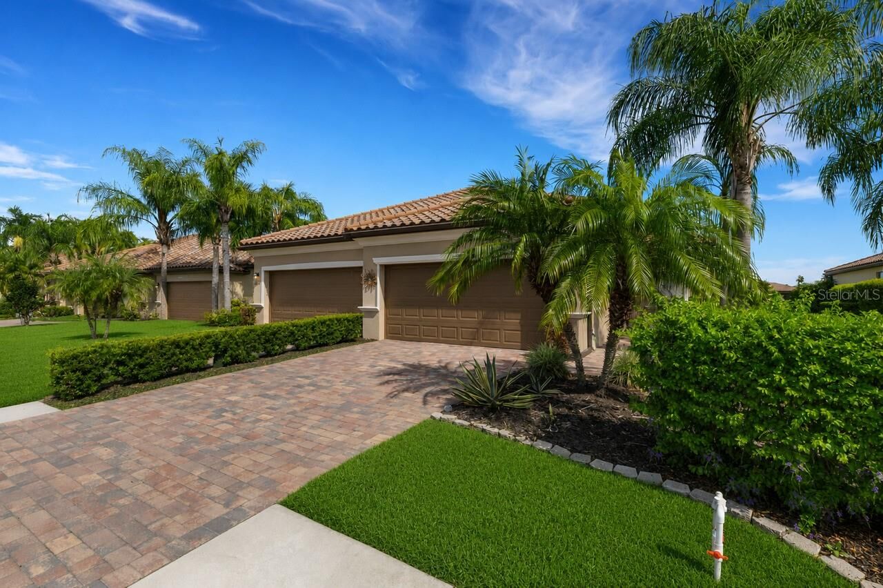Property Photo:  6619 Candlestick Drive  FL 34212 