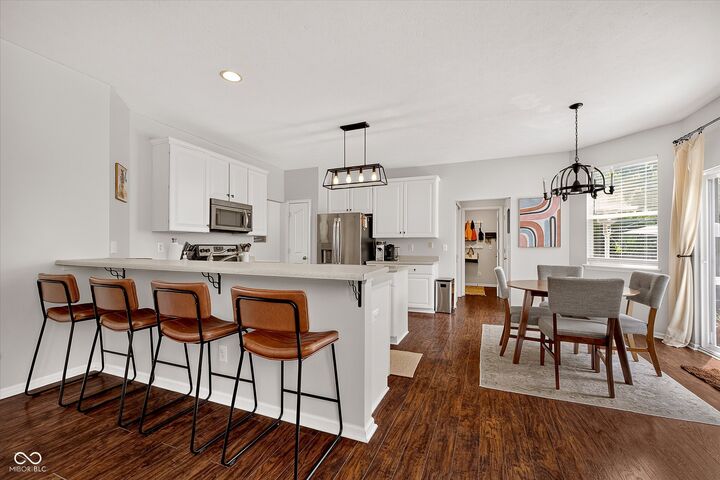 Property Photo:  7 E Wisteria Way  IN 46074 