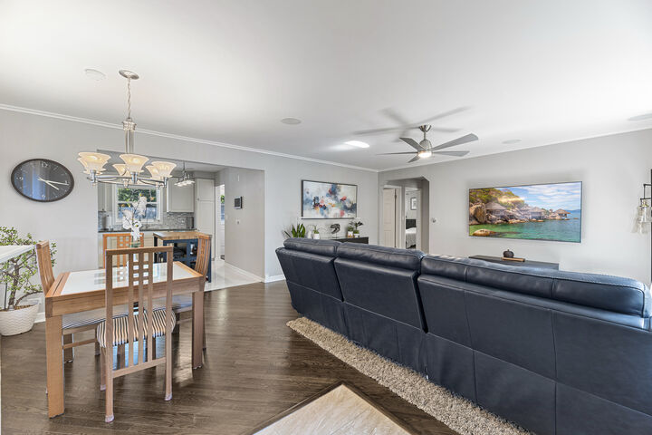 Property Photo: 9 N Waverly Place IL 60056
