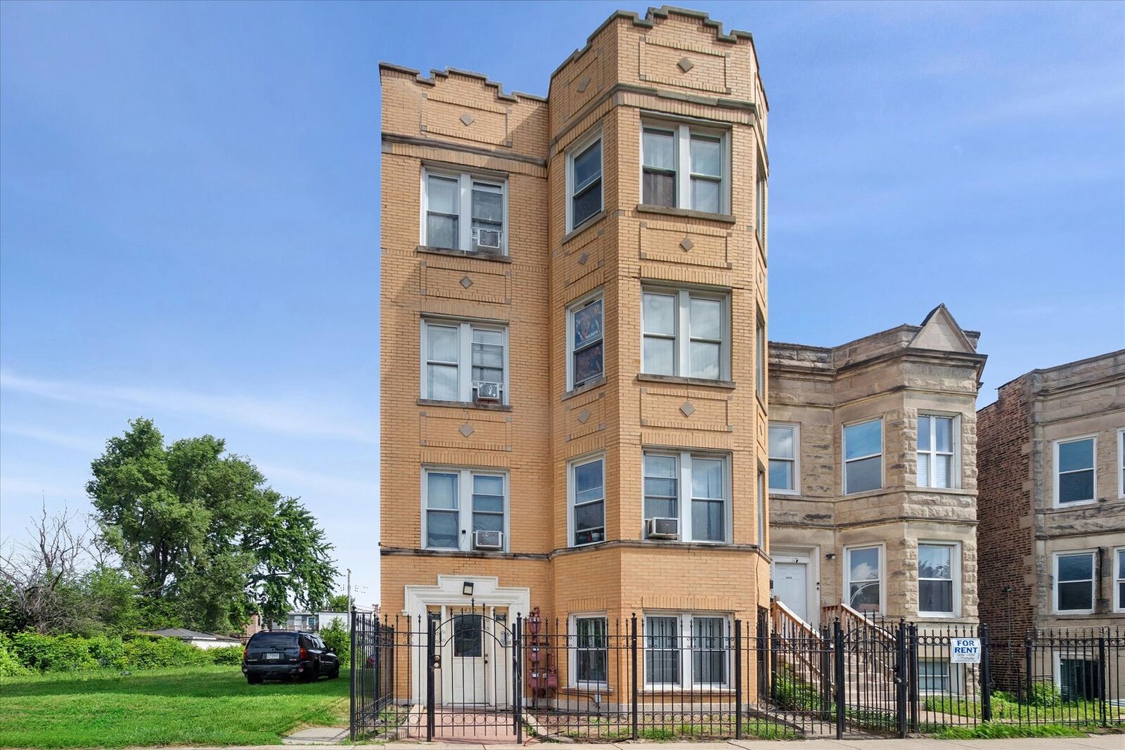 Property Photo: 4430 W Congress Parkway IL 60624
