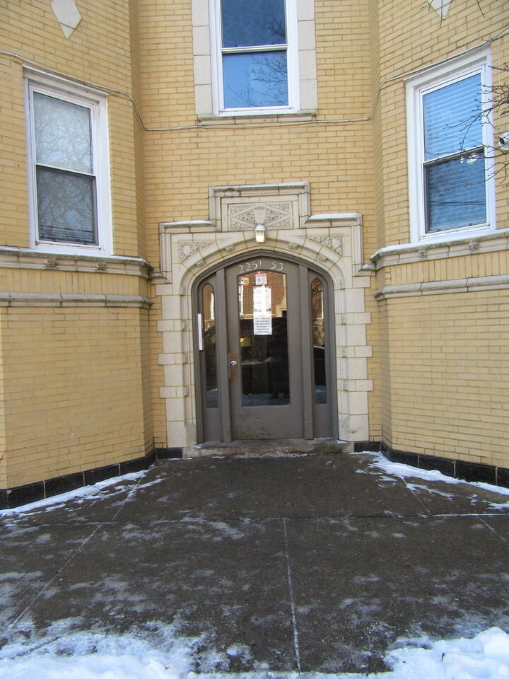 Property Photo:  2251 W Rosemont Avenue 1  IL 60659 