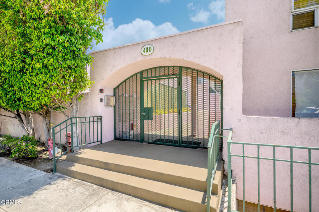 Property Photo: 400 Monterey Road 16 CA 91206