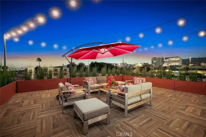 Property Photo: 5820 La Mirada Avenue 401 CA 90038