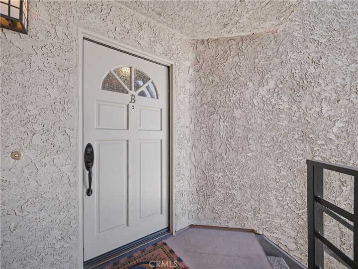 Property Photo:  5738 Skyview Way Unit B  CA 91301 