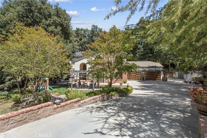 Property Photo: 13515 Oak Mountain CA 92399