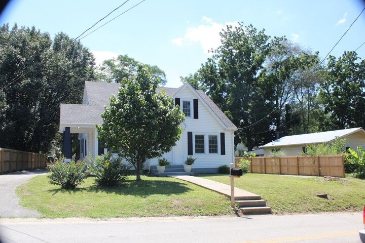Property Photo: 114 Oak St TN 37110