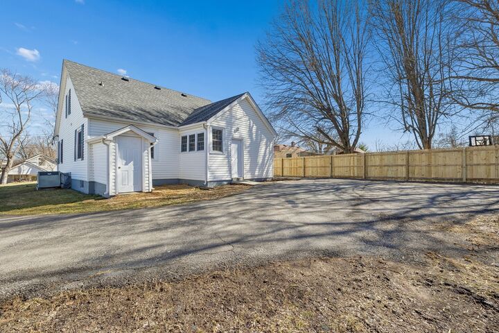 Property Photo:  114 Oak St  TN 37110 