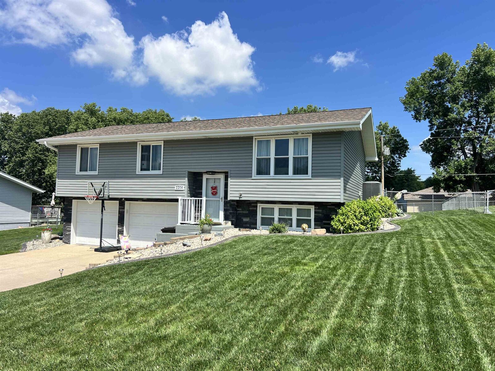Property Photo: 2204 Vernon Ave NE 68701