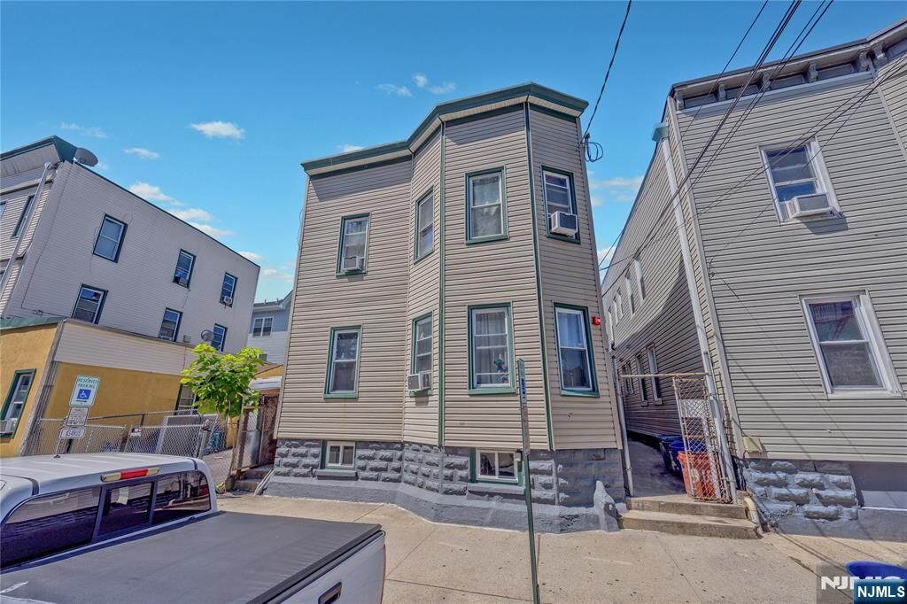 Property Photo:  9 Vreeland Avenue  NJ 07055 