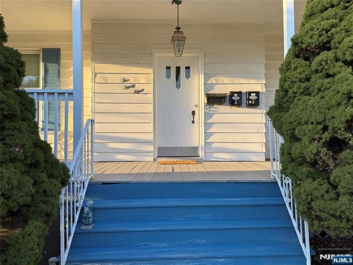 Property Photo:  232-238 Claremont Avenue 2  NJ 07044 