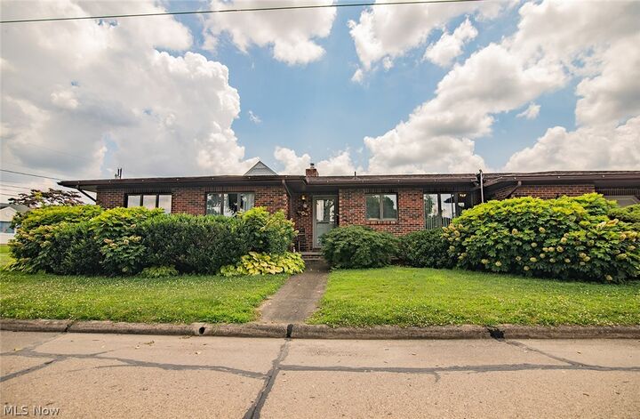 Property Photo:  700 Victoria Avenue  WV 26187 