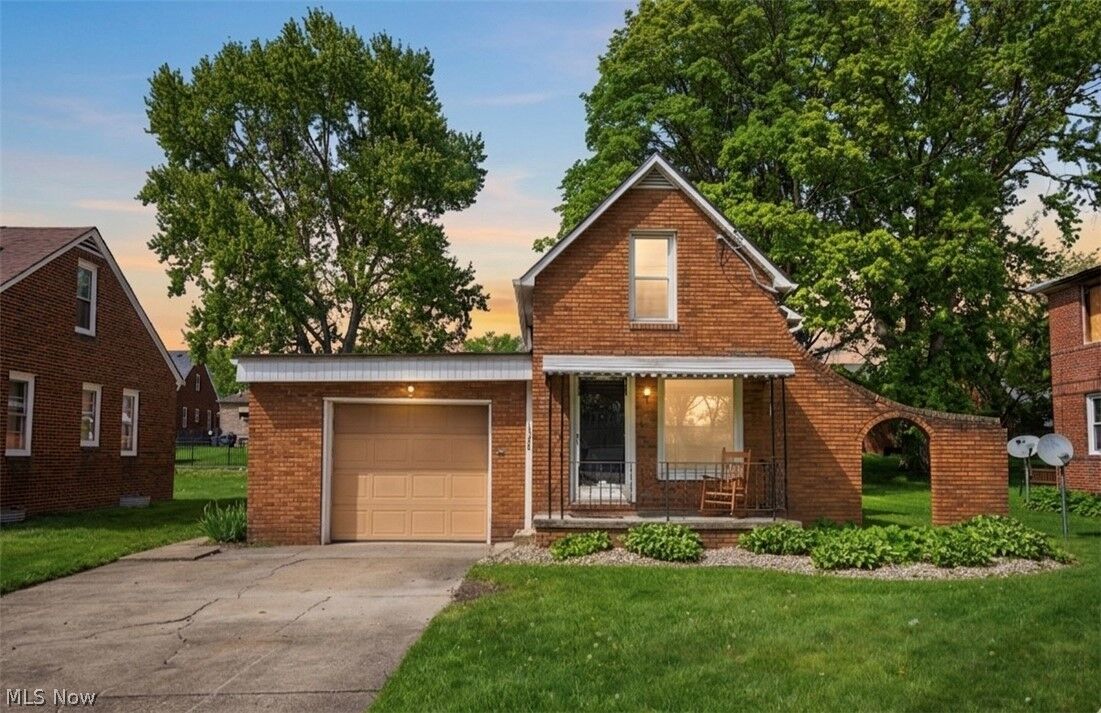 Property Photo: 1528 Stepney Street OH 44446