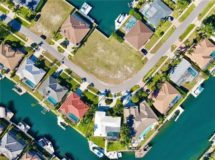 Property Photo: 1540 Buccaneer Ct FL 34145