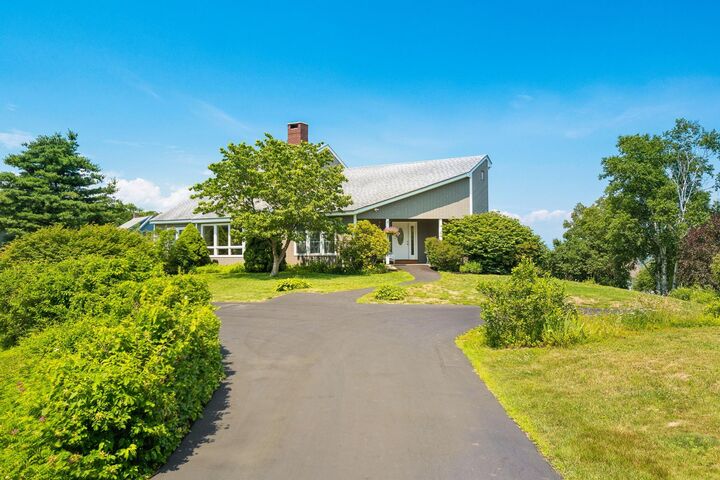 Property Photo:  6 Beacon Hill Road  NH 03249 