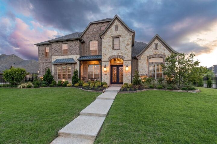 Property Photo: 1008 Lexington Terrace TX 76092