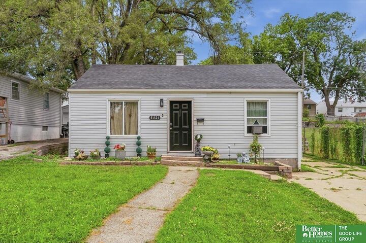 Property Photo: 5321 N 33rd Avenue NE 68111