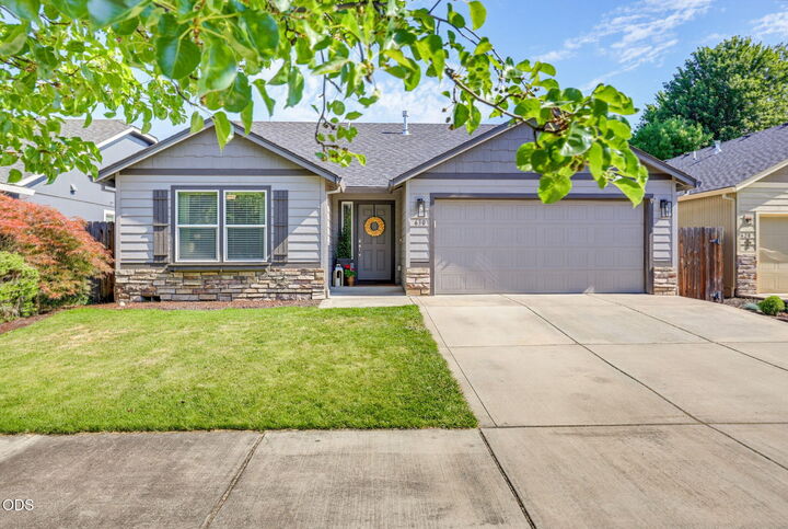 Property Photo: 630 Woodlark Drive OR 97501