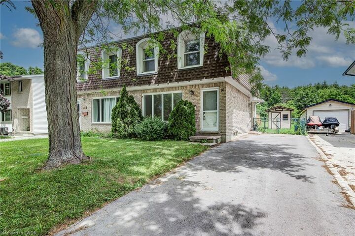 Property Photo:  76 Pepperwood Crescent  ON N2A 2R3 