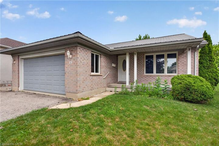 15 Erin Court — photo 1