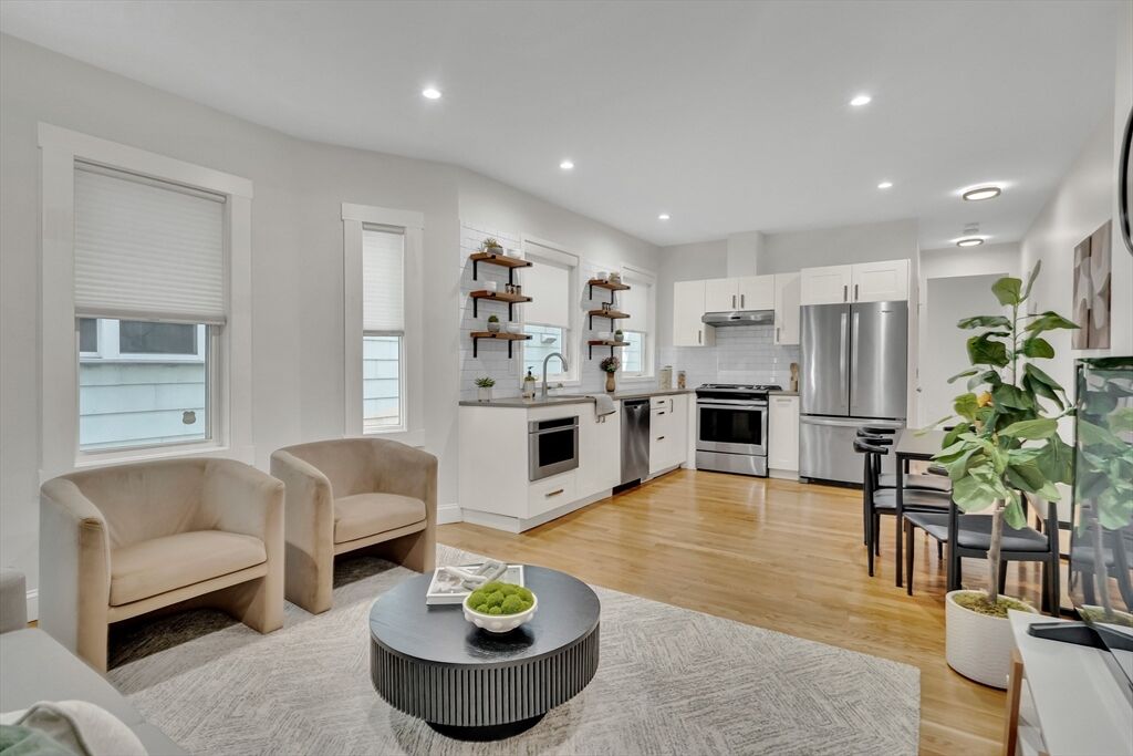 Property Photo:  26 Hardwick St 1  MA 02141 