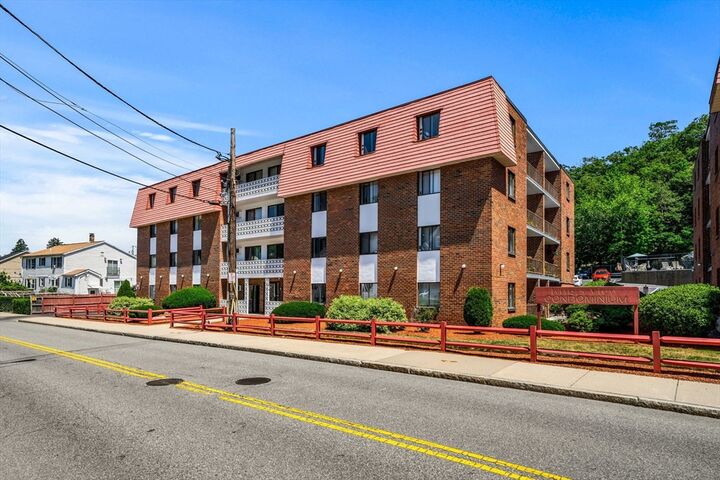 Property Photo:  141 Pierce St 12  MA 01850 