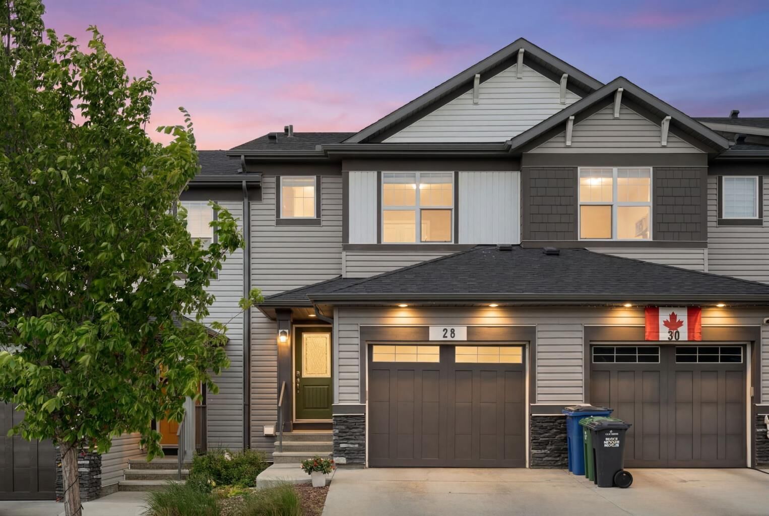Property Photo: 28 Heritage Vista AB T4C 2N6