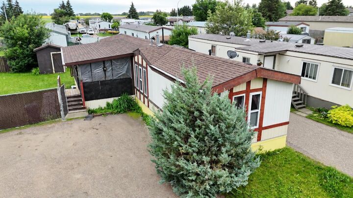 5837 Birch Crescent — photo 1