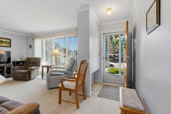 Property Photo:  80 Oliver Street  AB T4P 1V6 