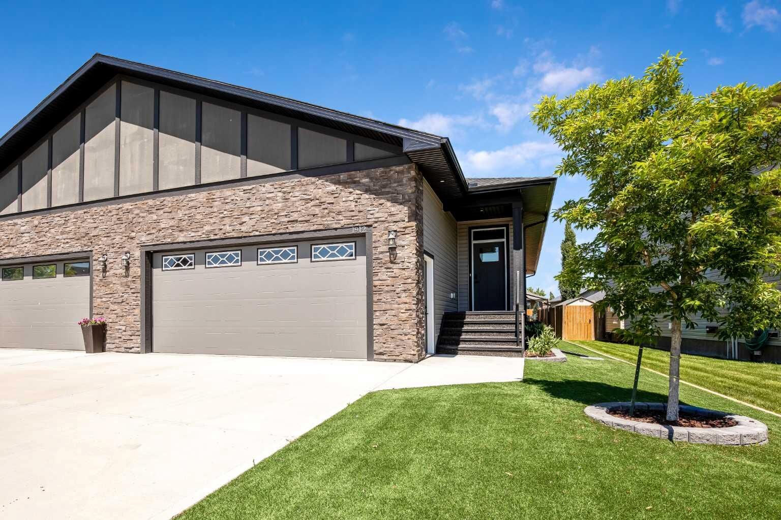 Property Photo:  1912 High Park Circle NW  AB T1V 0E7 