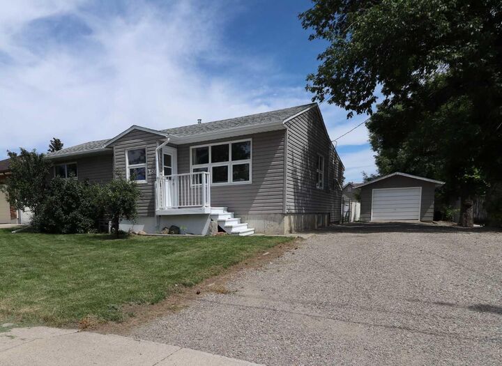 Property Photo: 186 8 Street W AB T0K 0K0