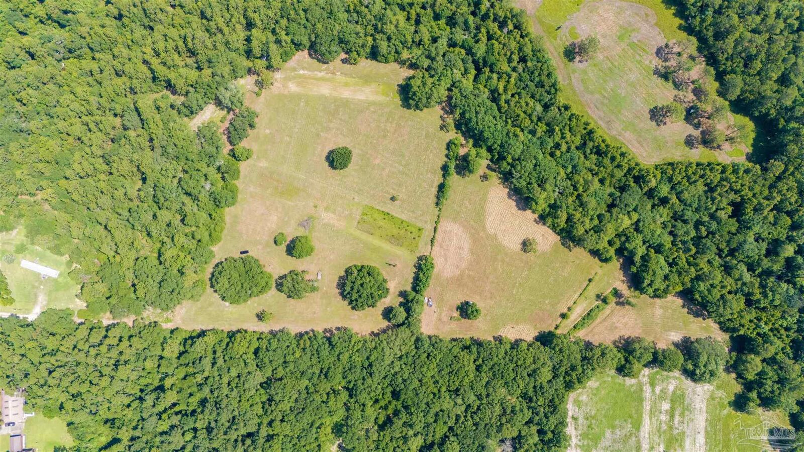 Property Photo: 1400 Jacks Branch Rd FL 32533