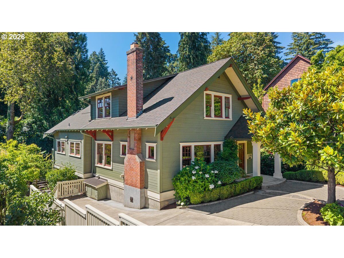 Property Photo: 2328 SW Broadway Dr OR 97201