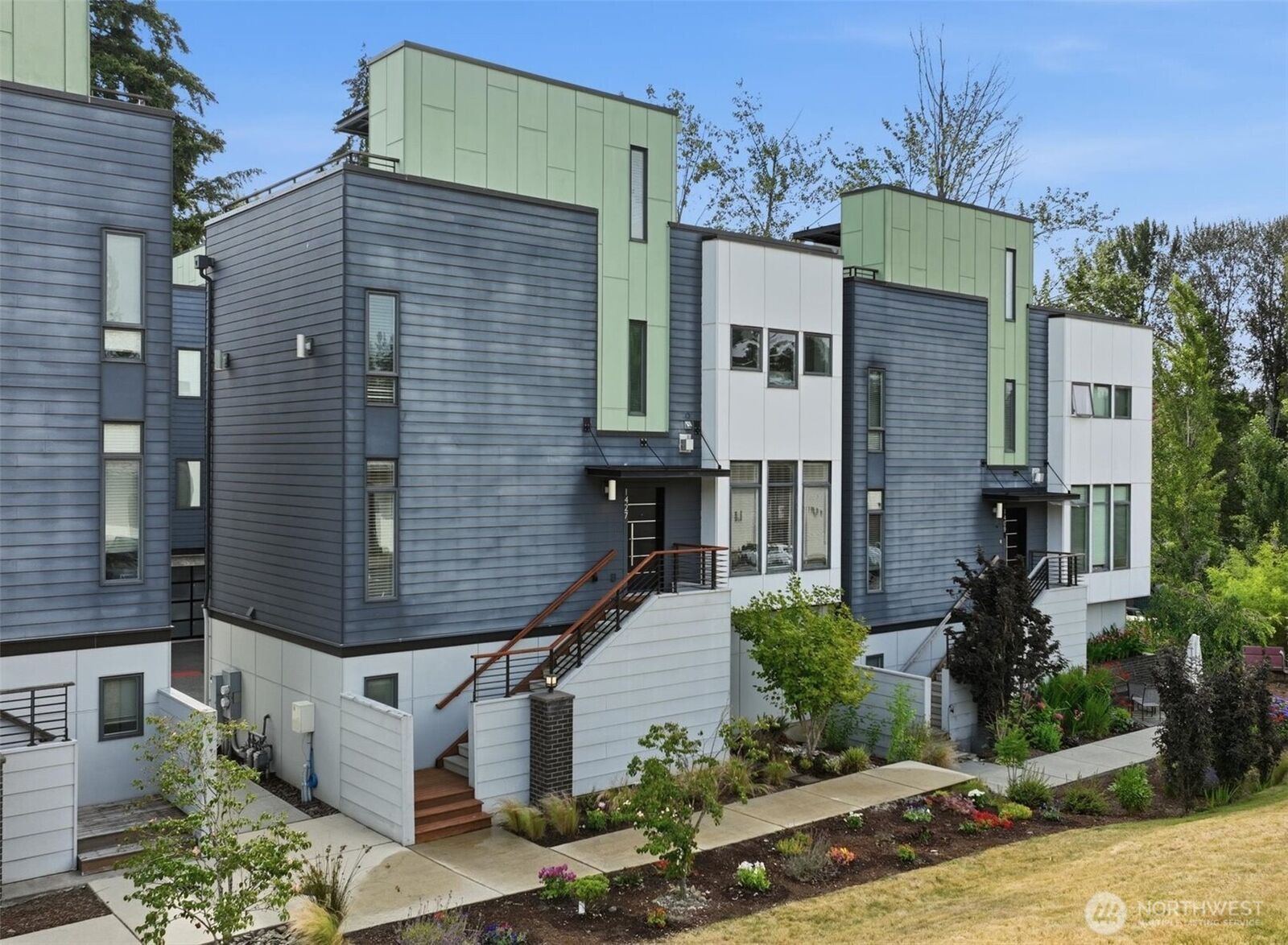 Property Photo: 1427 136th Court NE WA 98005