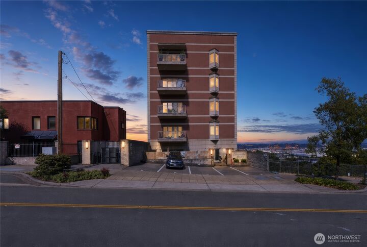 Property Photo: 207 Broadway 200 WA 98402