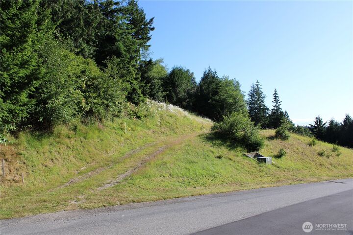 Property Photo:  1076  Malvern Hills Drive  WA 98282 