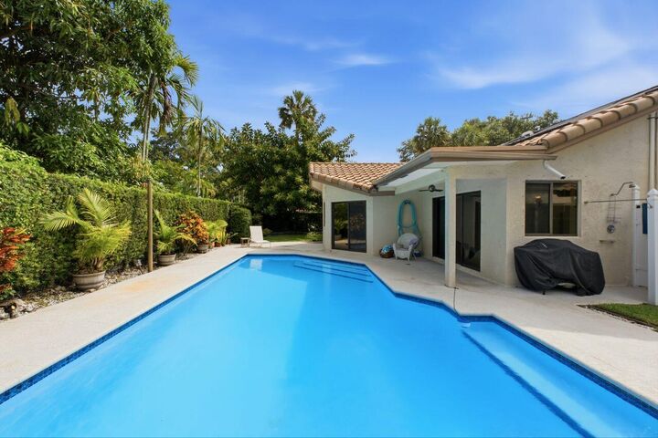 Property Photo: 2719 Oak Tree Lane FL 33309