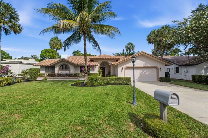 Property Photo:  2719 Oak Tree Lane  FL 33309 