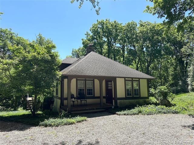 Property Photo: 799 E Long Lake Road MI 48304